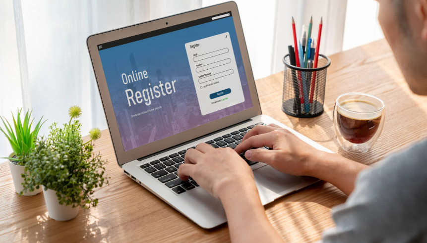 Phishing con i moduli online che imitano marchi affidabili